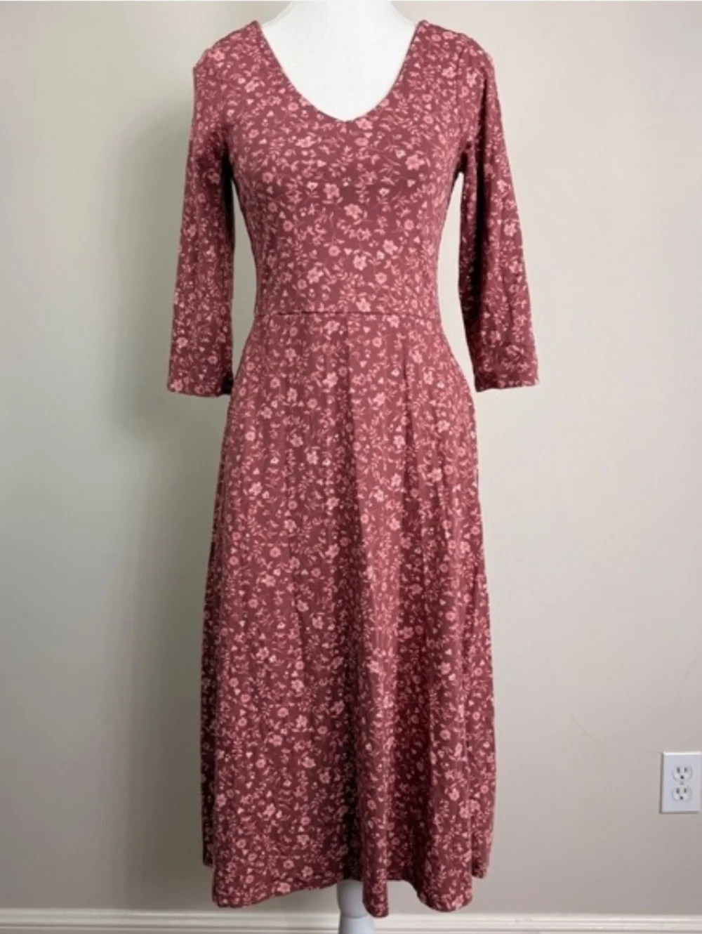 Pact Organic Cotton Fit & Flare Floral V-Neck Midi Party Dress With Pockets - Picture 2 of 9